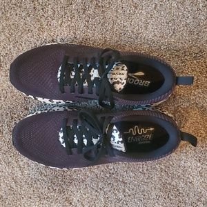 Brooks Revel 5 womens sneakers.   Excellent condition!